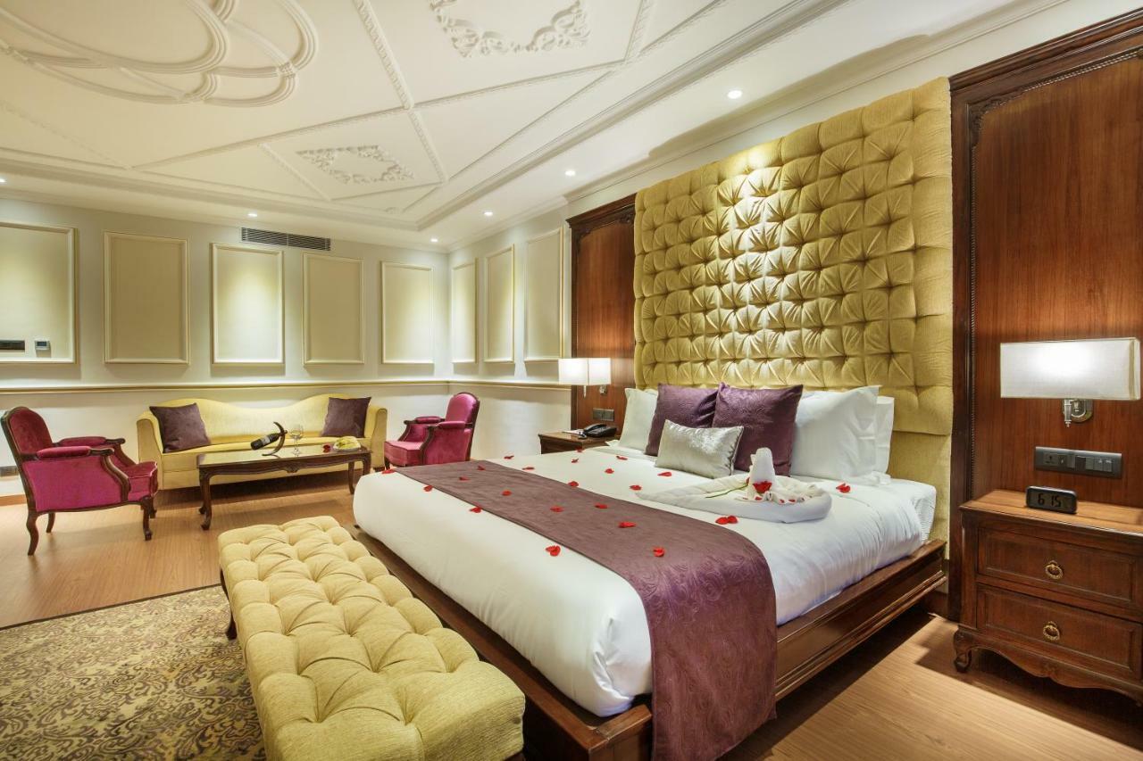 Royal Suite Airport Transfers Early Check & Late Check-out by 2 Hrs,779738952:JPEG